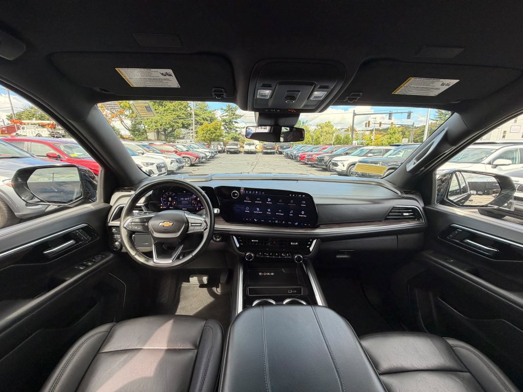 Used 2025 Chevrolet Suburban LT AWD/4WD image 11