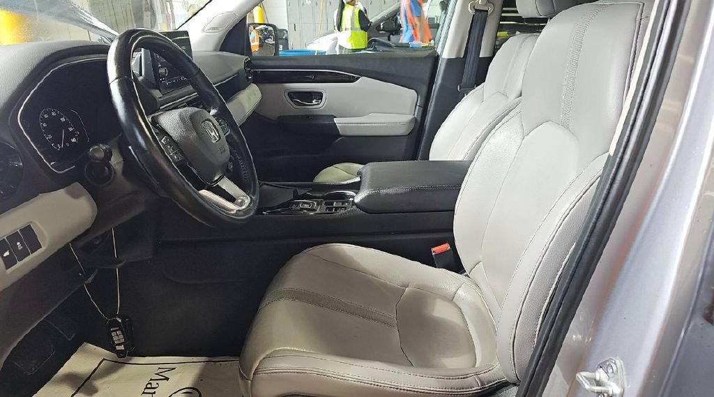 Used 2023 Honda Pilot Touring image 2