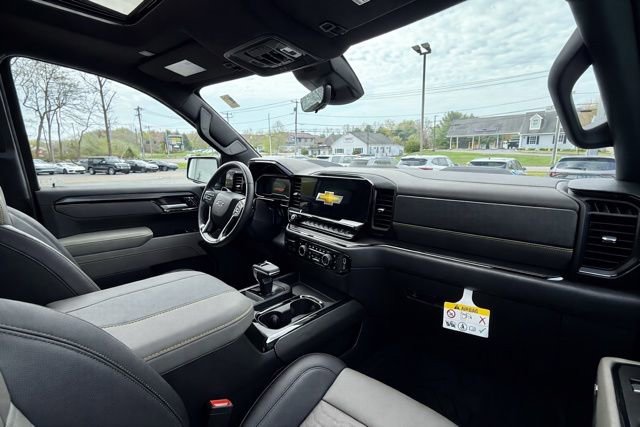 Used 2022 Chevrolet Silverado 1500 ZR2 w/ Technology Package AWD/4WD image 17