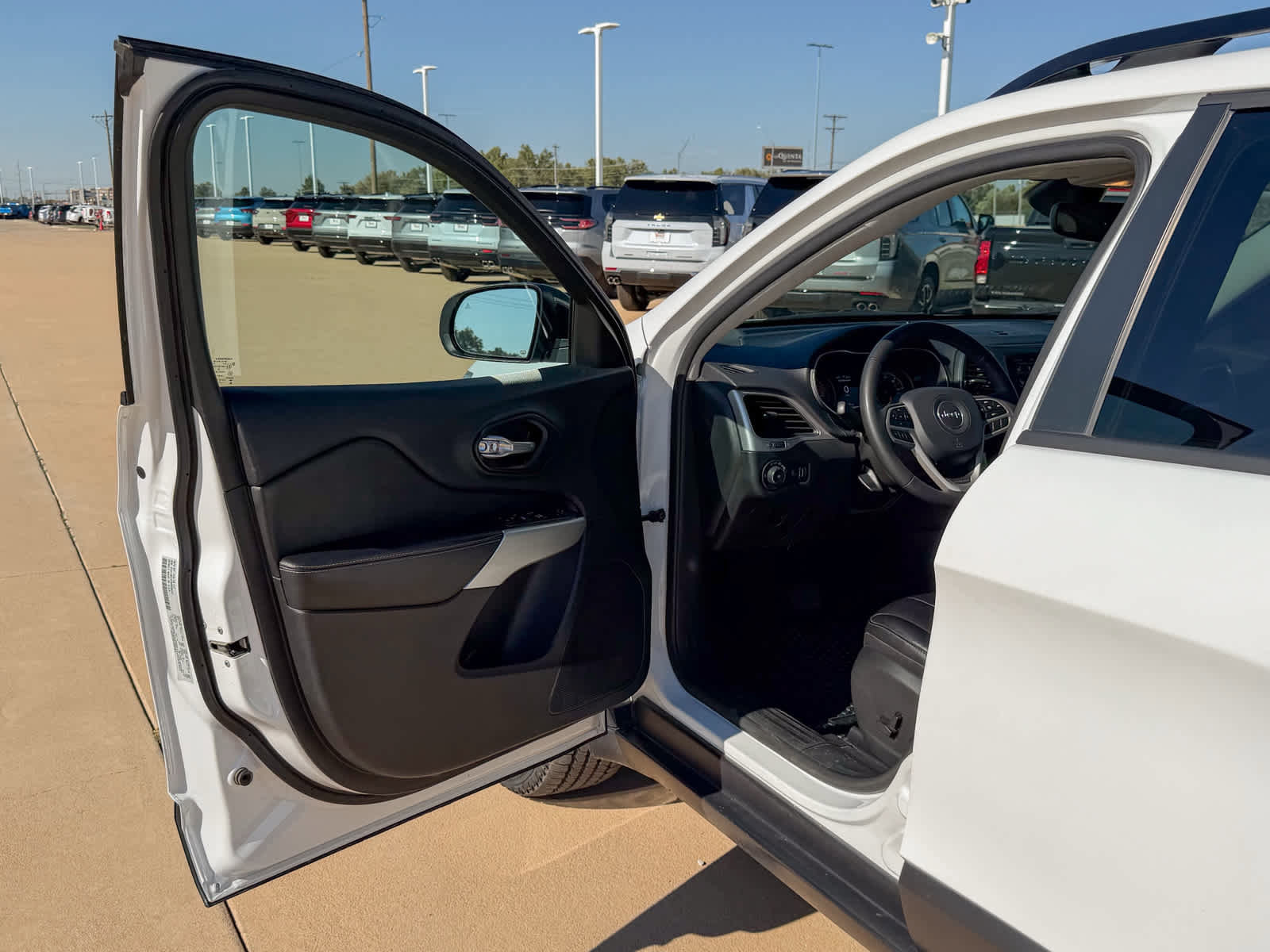 Used 2022 Jeep Cherokee Latitude image 10