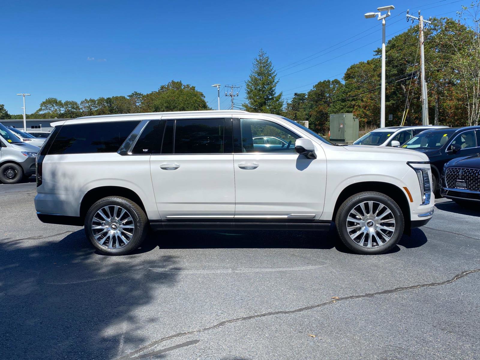 Used 2025 Cadillac Escalade ESV Premium Luxury Platinum image 8