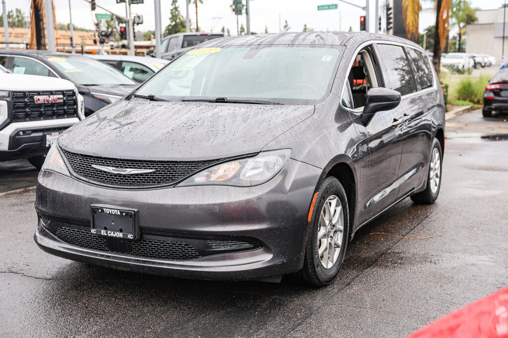 Used 2022 Chrysler Voyager LX FWD image 18