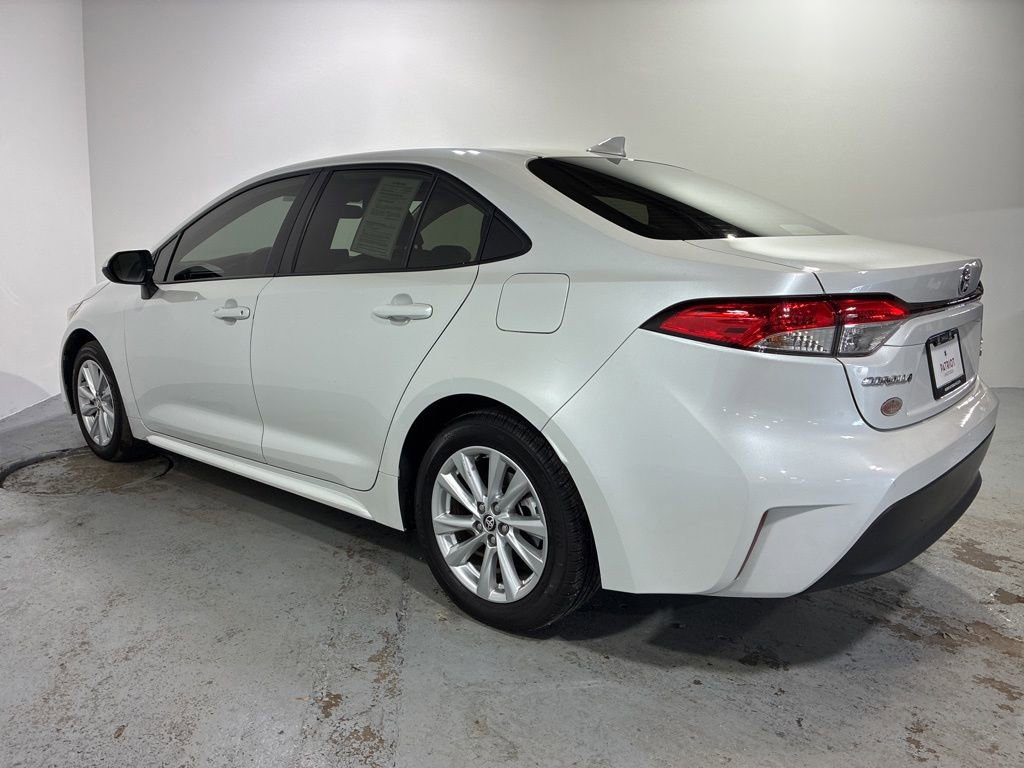 Used 2024 Toyota Corolla LE w/ LE Convenience Package image 5