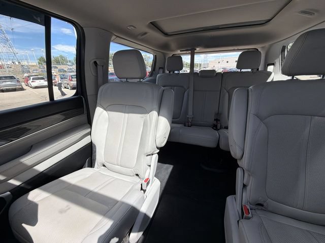 Used 2022 Jeep Wagoneer Series III w/ Premium Group I AWD/4WD image 14