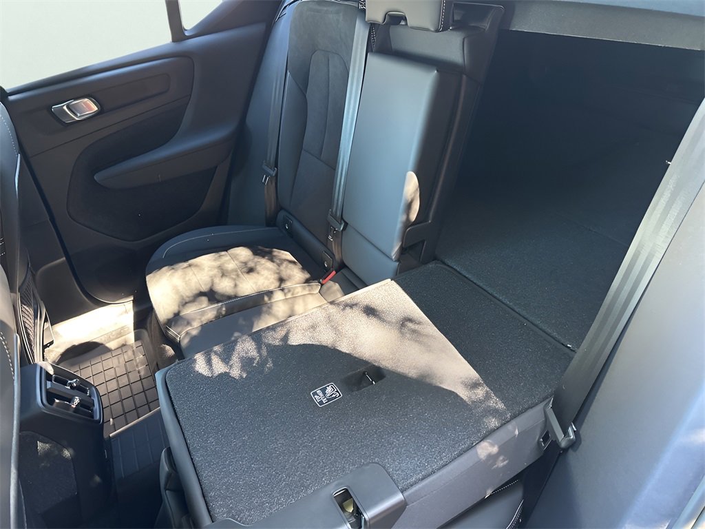 Used 2023 Volvo XC40 Recharge Plus image 45