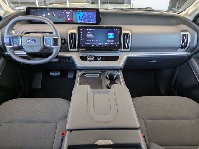 Certified 2025 Ford Expedition Active image 4