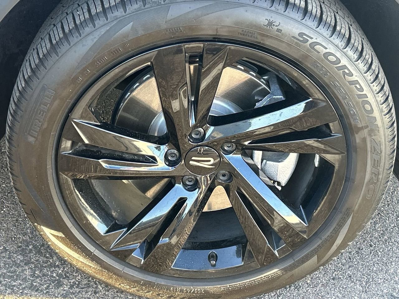 Certified 2024 Volkswagen Tiguan SE R-Line FWD image 7