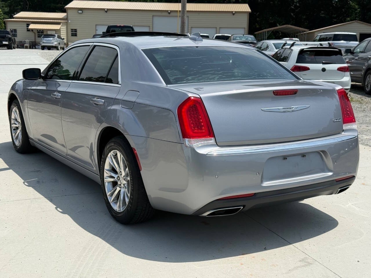 Used 2017 Chrysler 300 Limited w/ 300 Premium Group RWD image 6