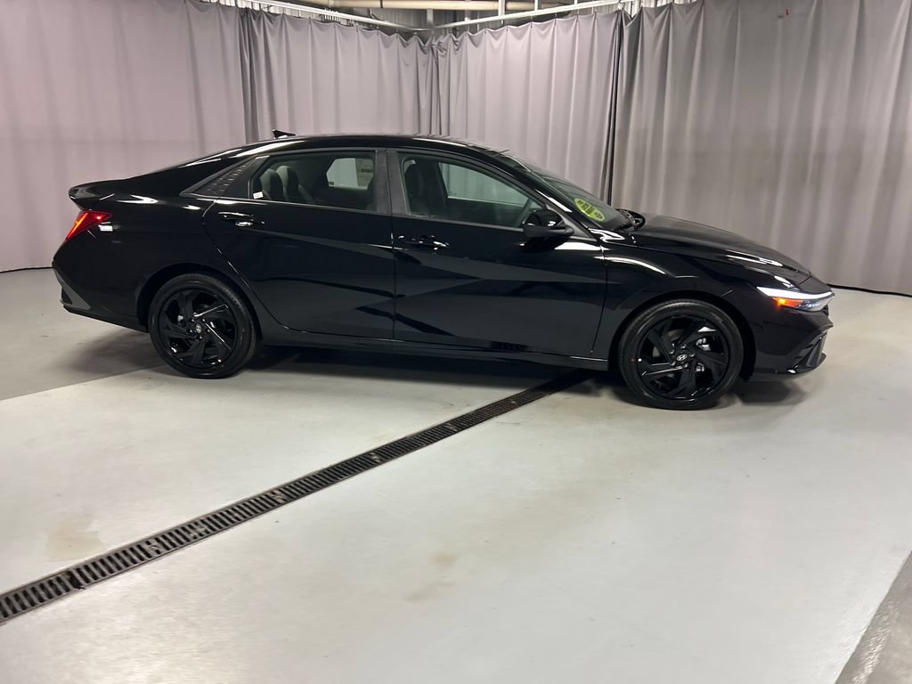 New 2026 Hyundai Elantra SEL FWD image 8
