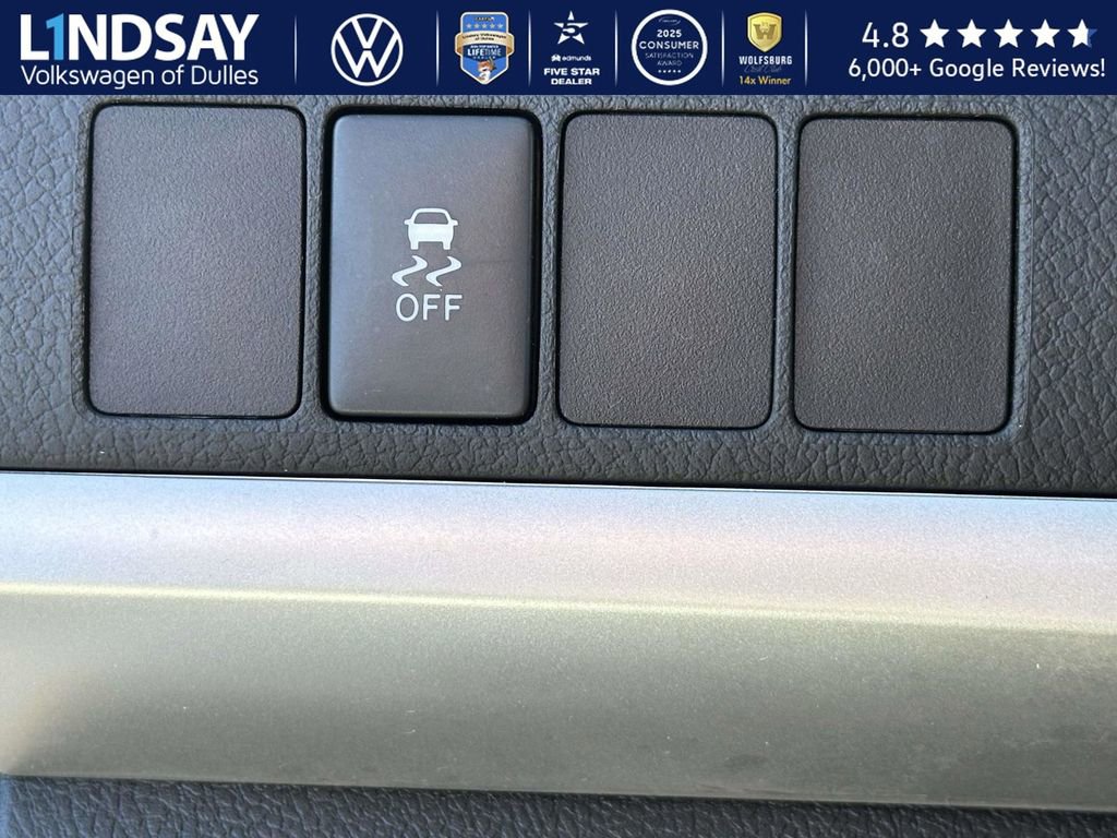 Used 2017 Toyota Camry SE image 23