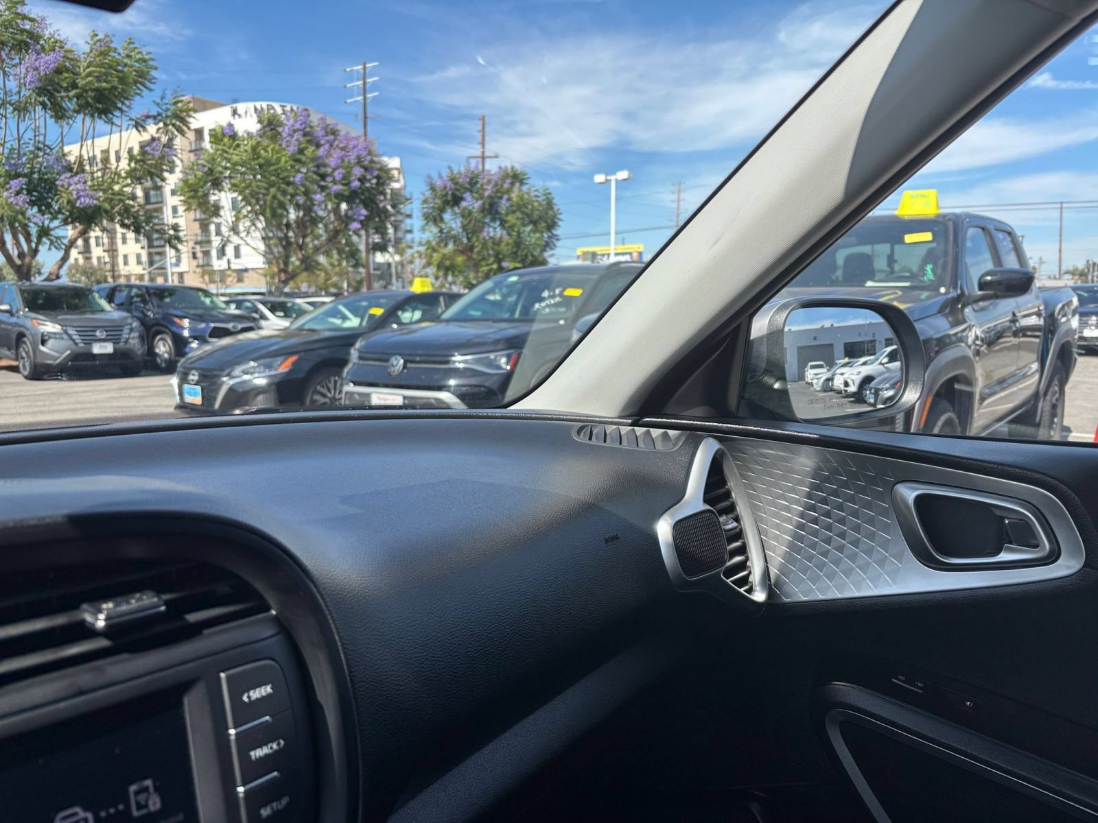 Used 2025 Kia Soul LX w/ LX Technology Package FWD image 35