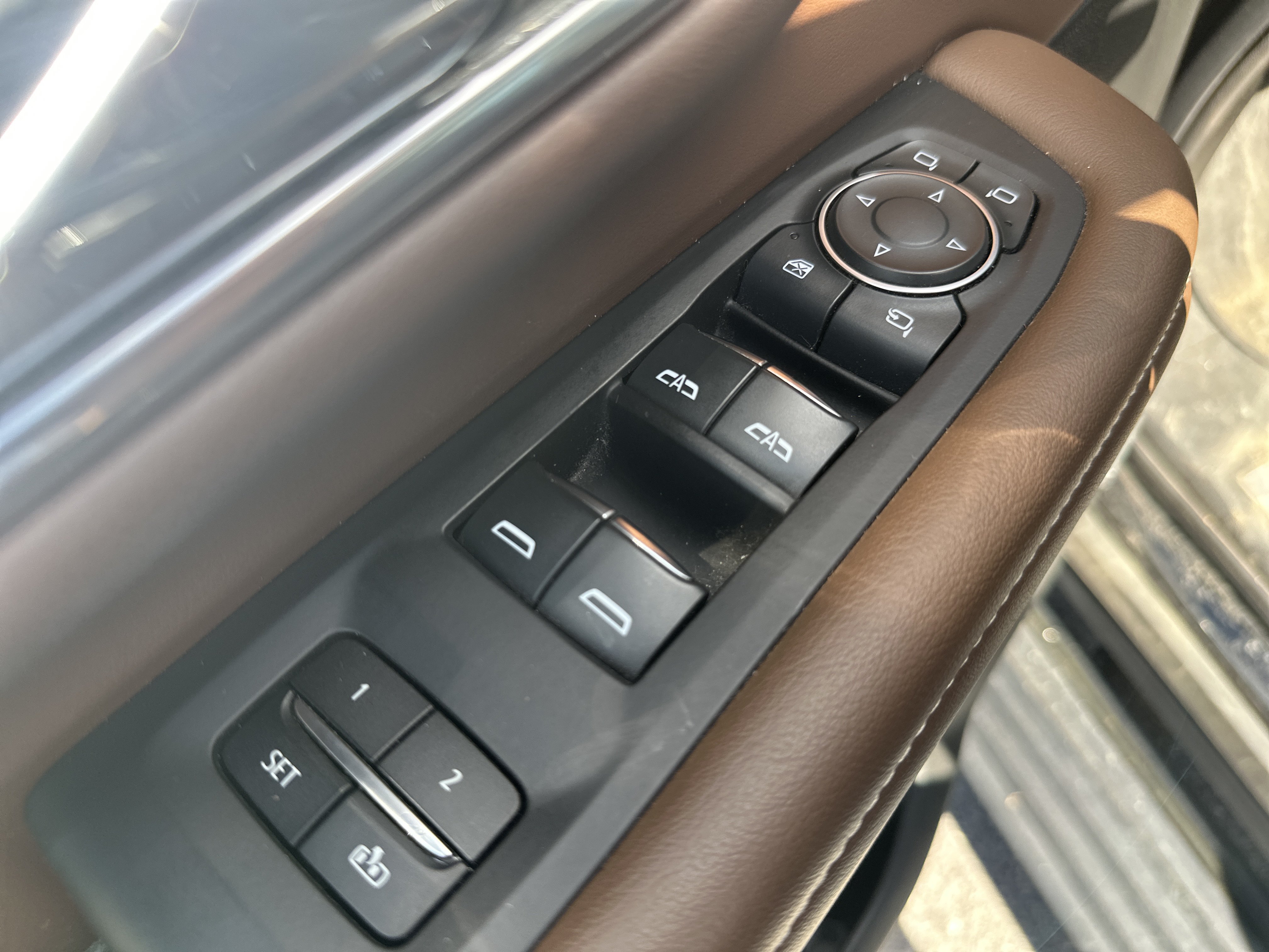 Used 2021 Chevrolet Suburban High Country w/ Premium Package AWD/4WD image 9