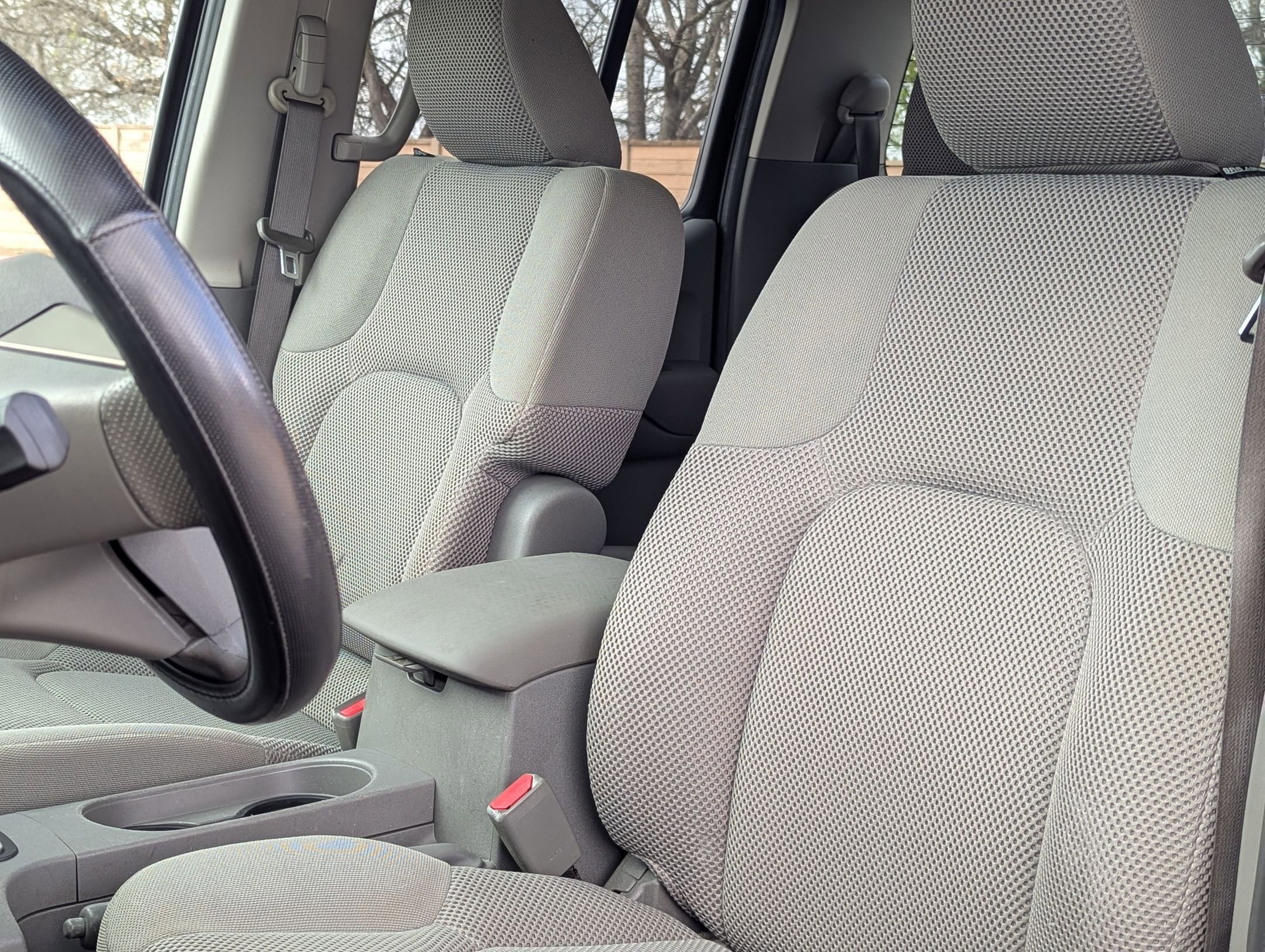 Used 2010 Nissan Frontier SE image 14