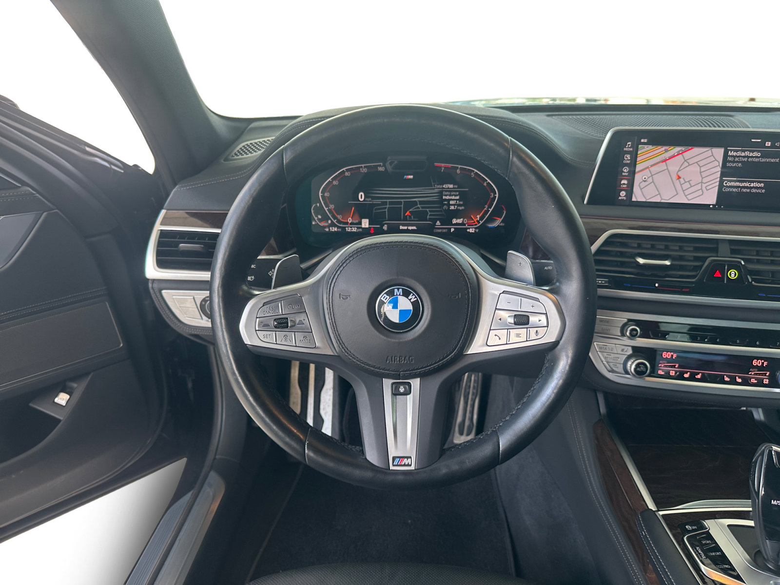 Used 2022 BMW 740i w/ M Sport Package RWD image 13