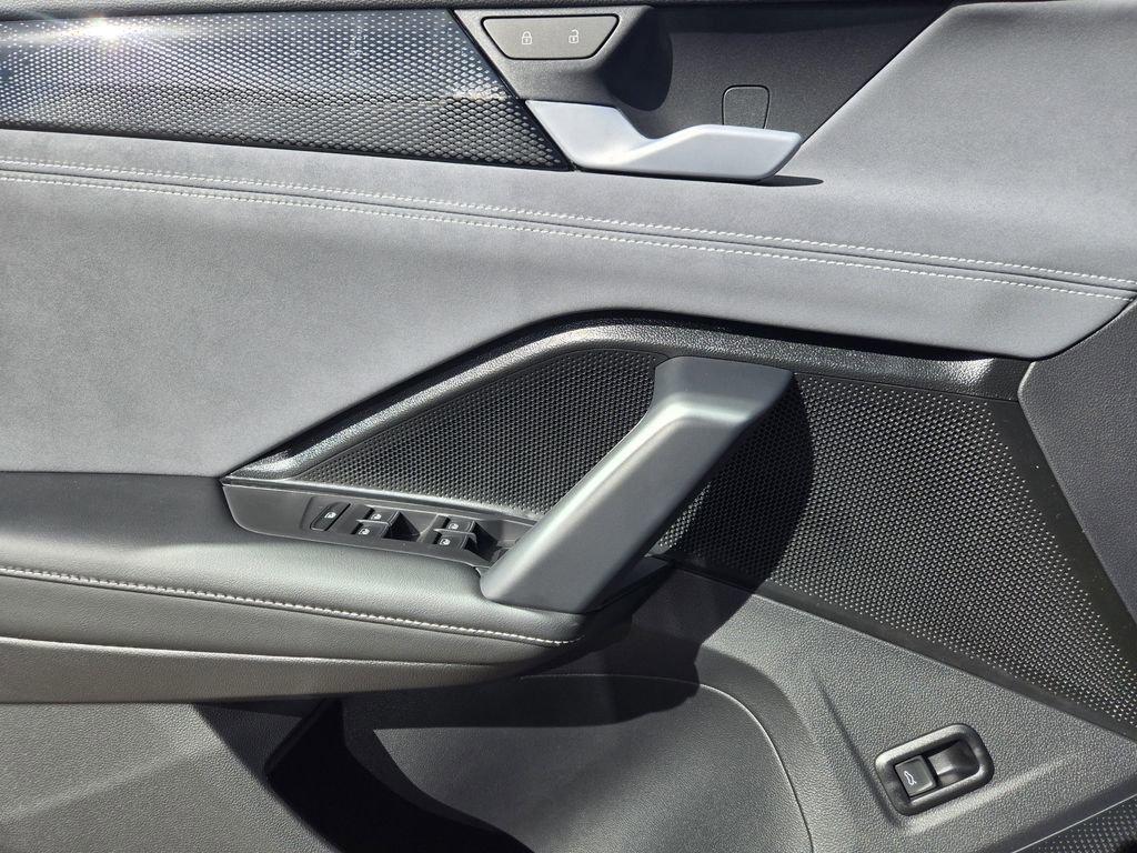 New 2026 Volkswagen Tiguan SE image 18