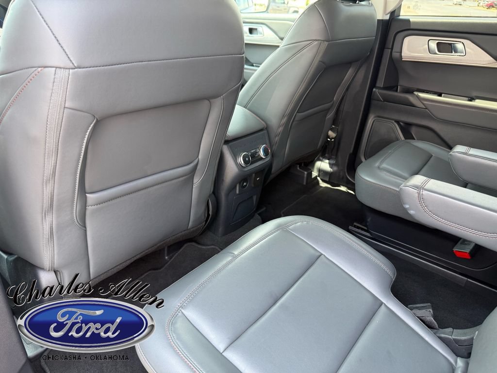 Used 2025 Ford Explorer Active w/ Active Comfort Package RWD image 14