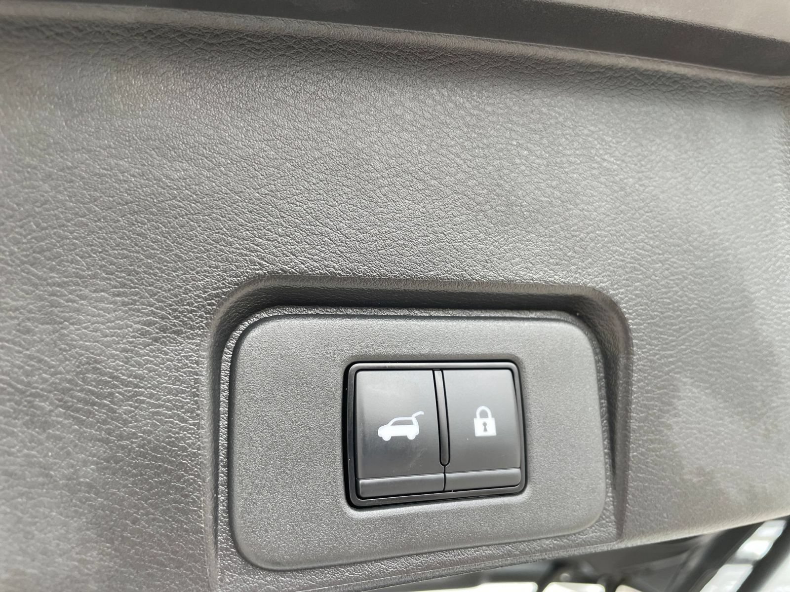 Used 2025 Nissan Rogue SV FWD image 23