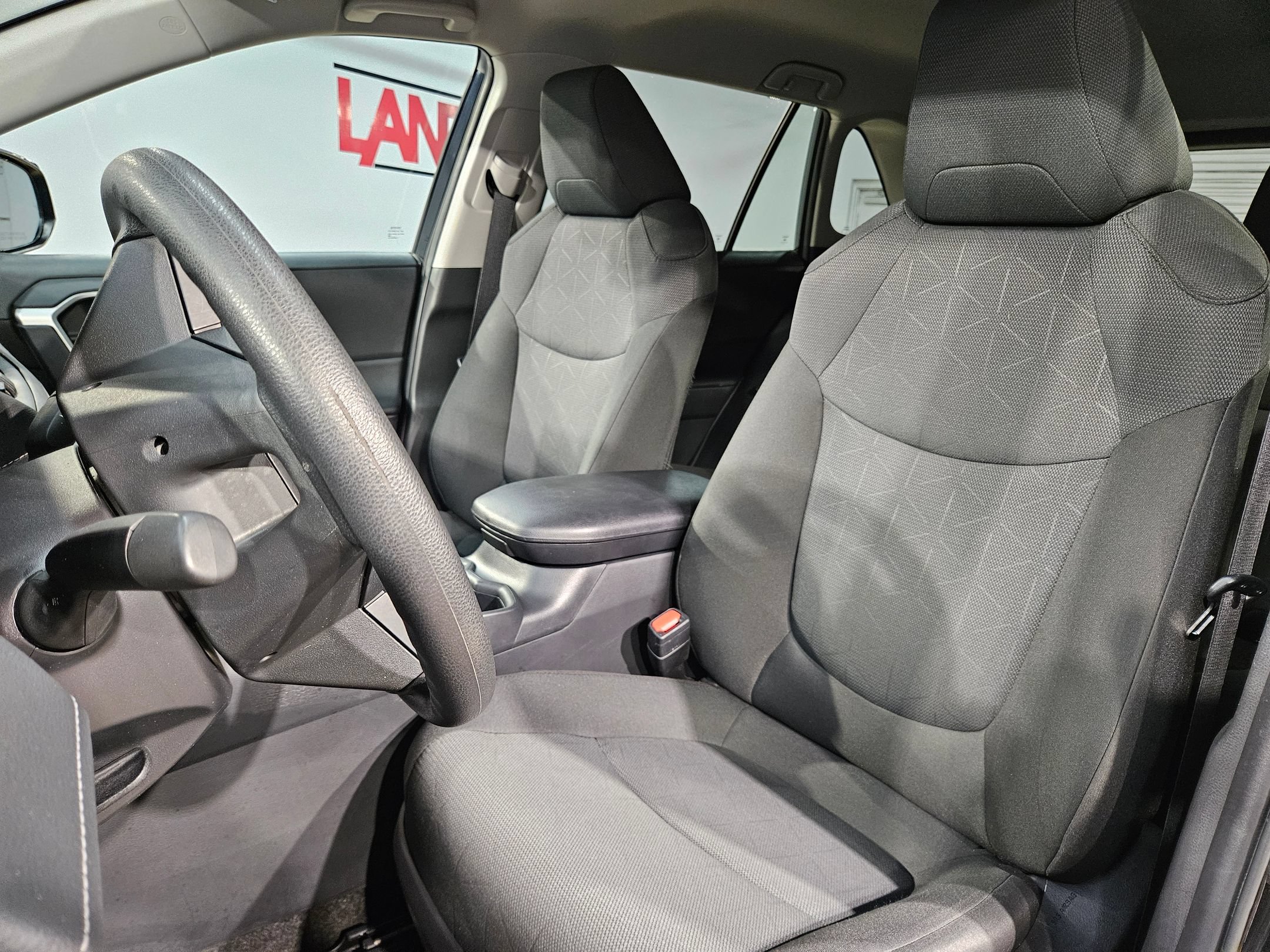 Used 2025 Toyota RAV4 XLE FWD image 24