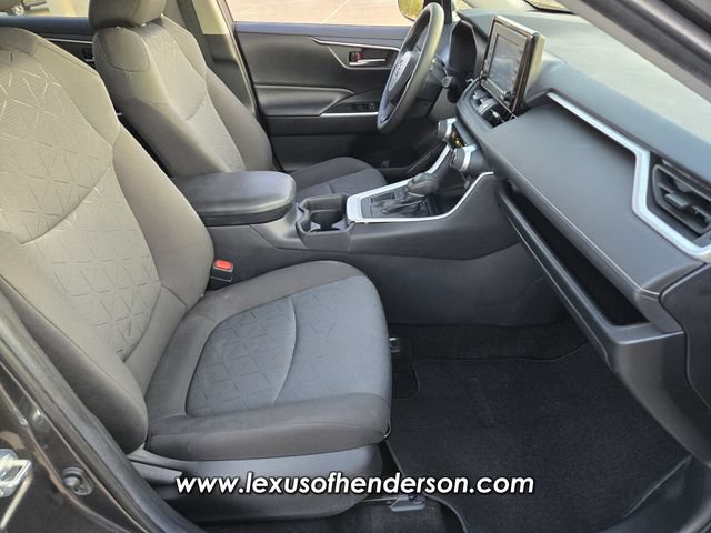 Used 2020 Toyota RAV4 XLE w/ Convenience Package FWD image 17