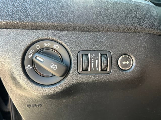 Used 2012 Chrysler 300 C w/ 19-Premium Speaker Group RWD image 10