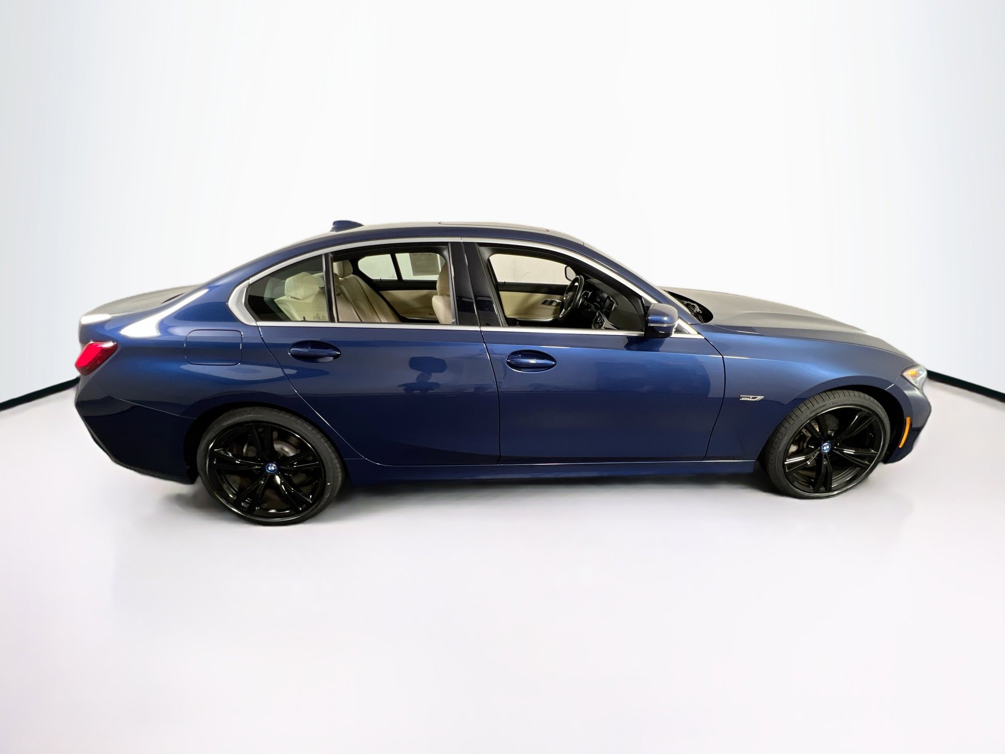 Used 2022 BMW 330e xDrive w/ Driving Assistance Package image 4