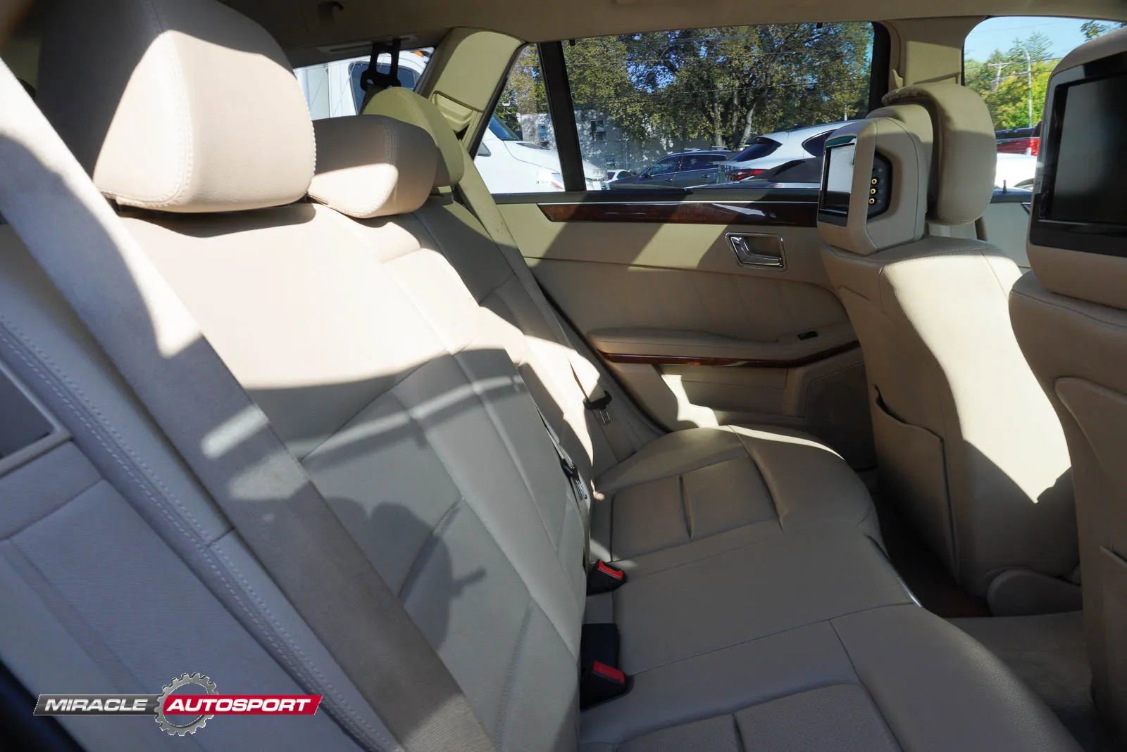 Used 2011 Mercedes-Benz E 350 4MATIC Wagon image 39