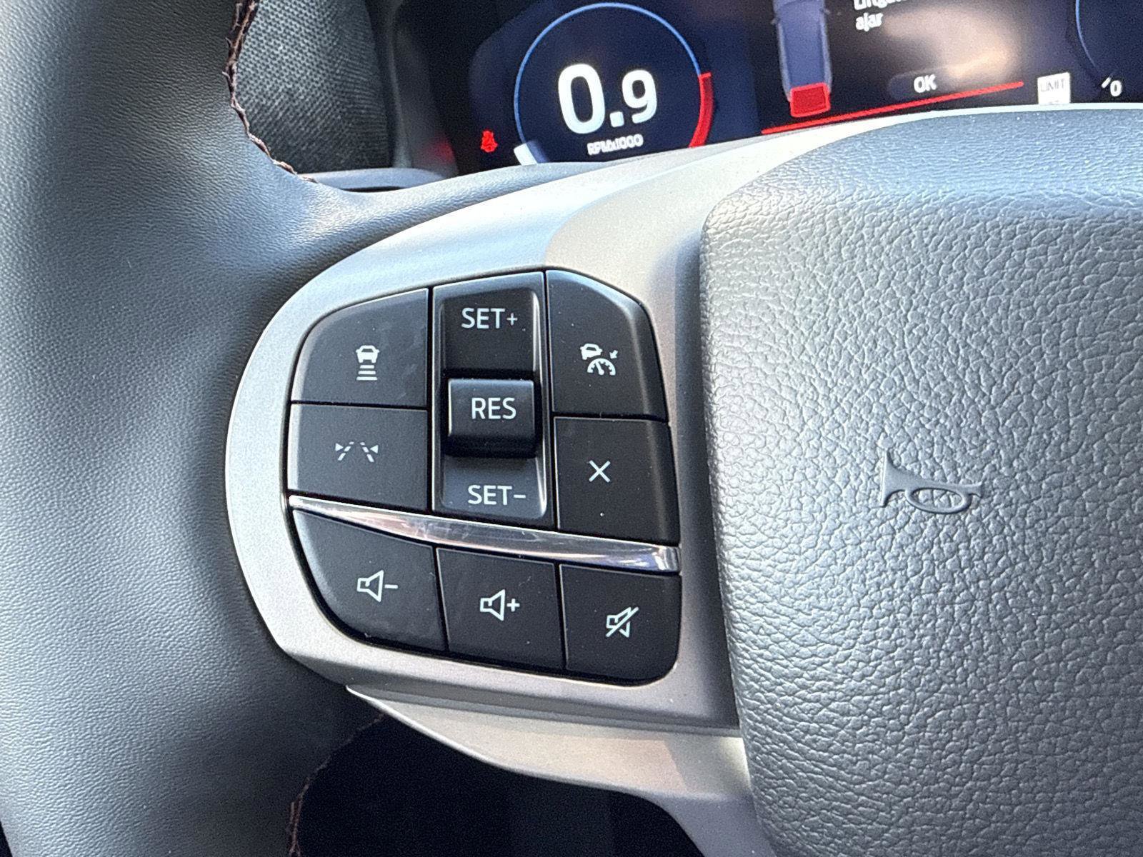 New 2025 Ford Explorer Active w/ Active Comfort Package image 18