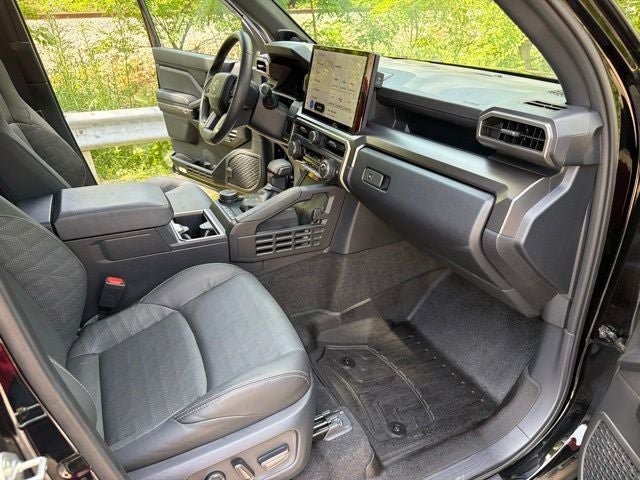 Used 2025 Toyota 4Runner TRD Off-Road Premium AWD/4WD image 30