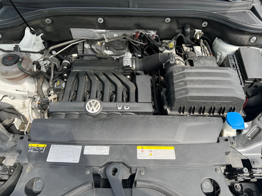 Used 2021 Volkswagen Atlas Cross Sport SEL R-Line FWD image 9
