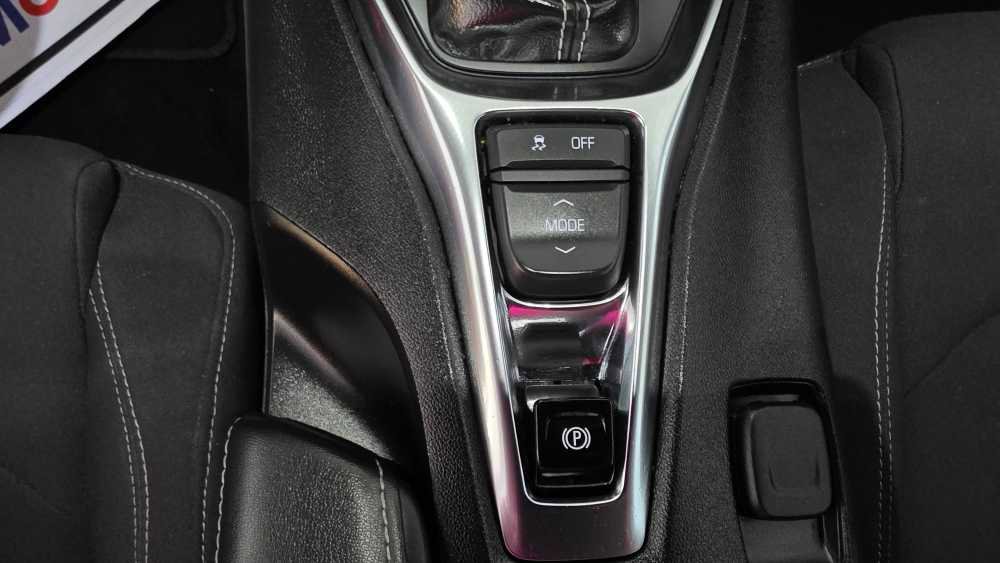 Used 2021 Chevrolet Camaro LT RWD image 19