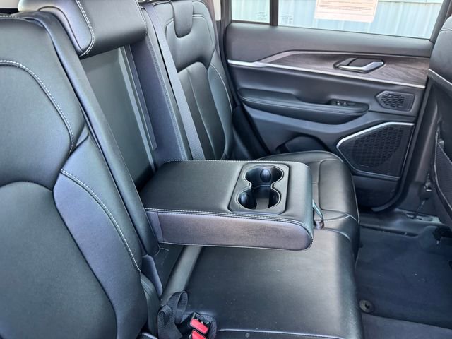Used 2023 Jeep Grand Cherokee Limited w/ Black Appearance Package AWD/4WD image 29