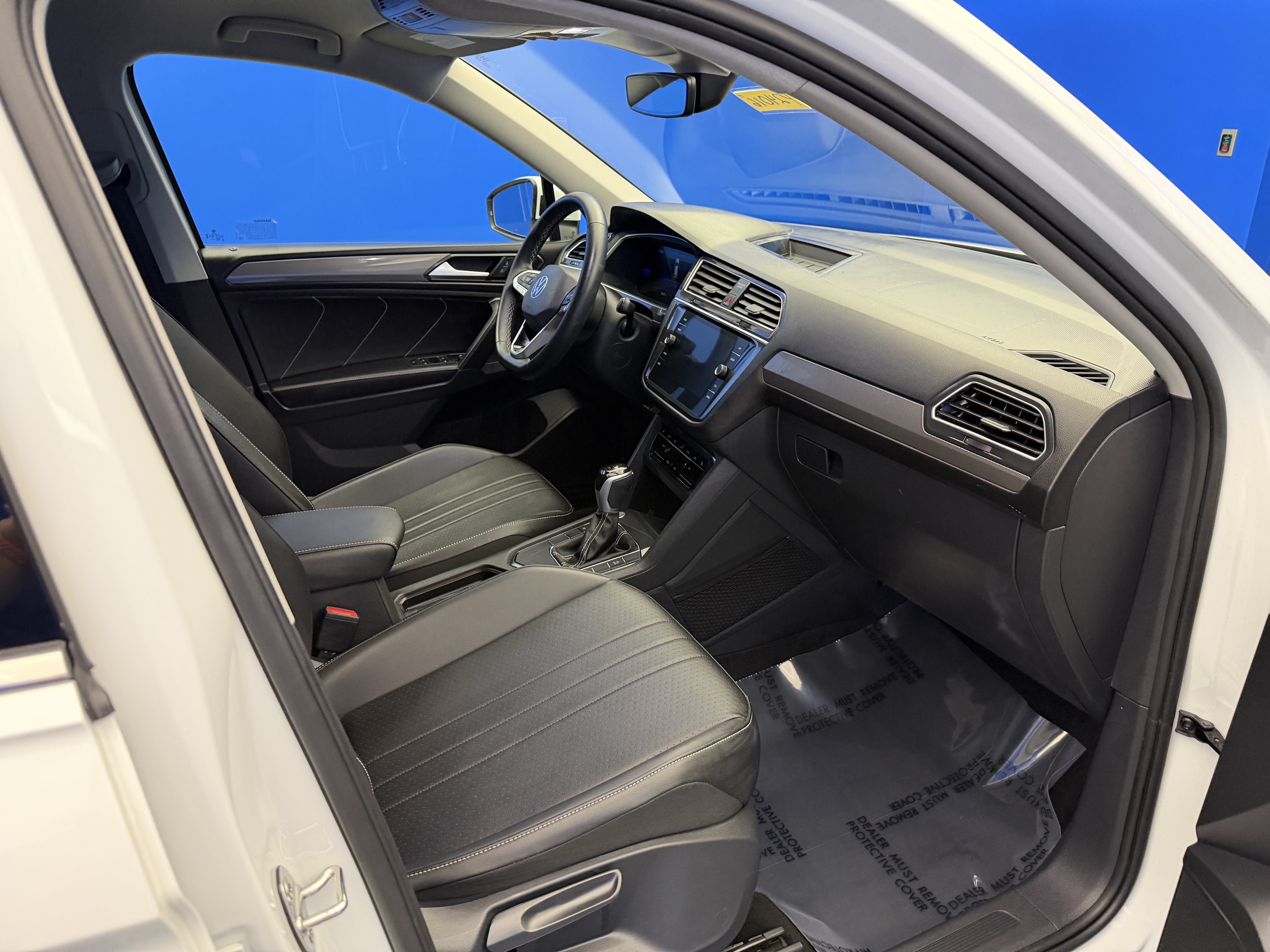 Certified 2023 Volkswagen Tiguan SE FWD image 24