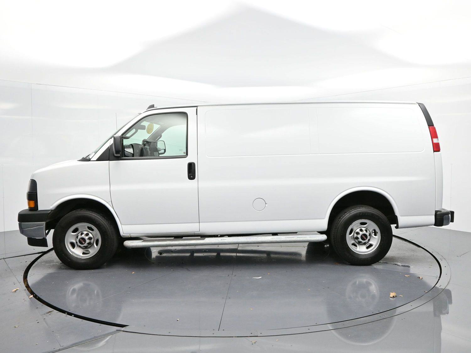 Used 2023 GMC Savana 2500 w/ Driver Convenience Package image 4