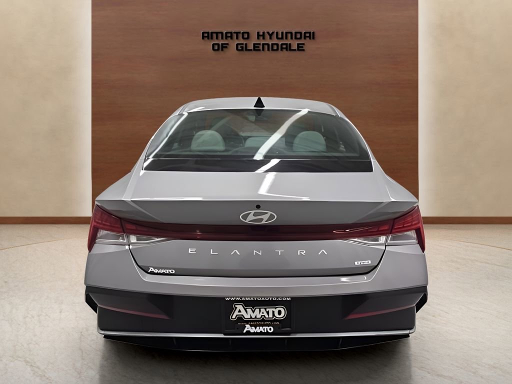 Certified 2025 Hyundai Elantra Limited image 5