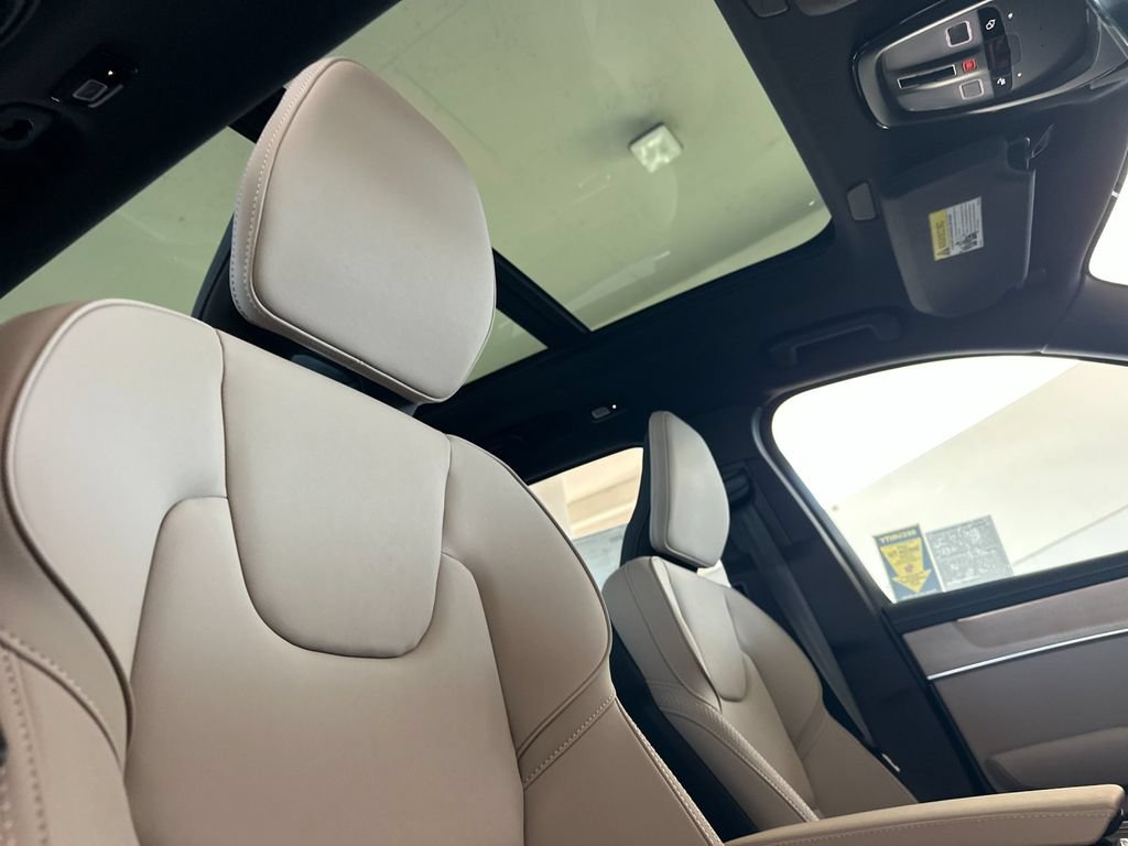 New 2026 Volvo XC90 T8 Plus AWD/4WD image 17