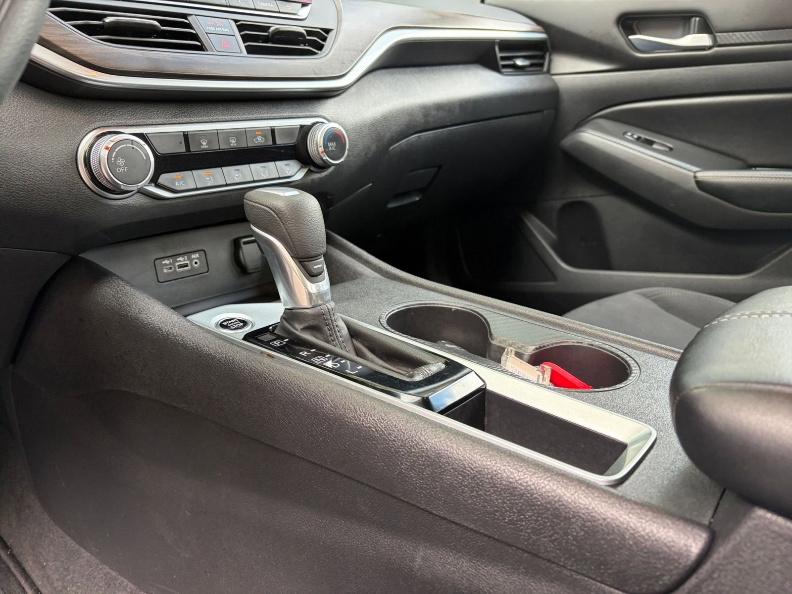 Used 2025 Nissan Altima 2.5 SV FWD image 41