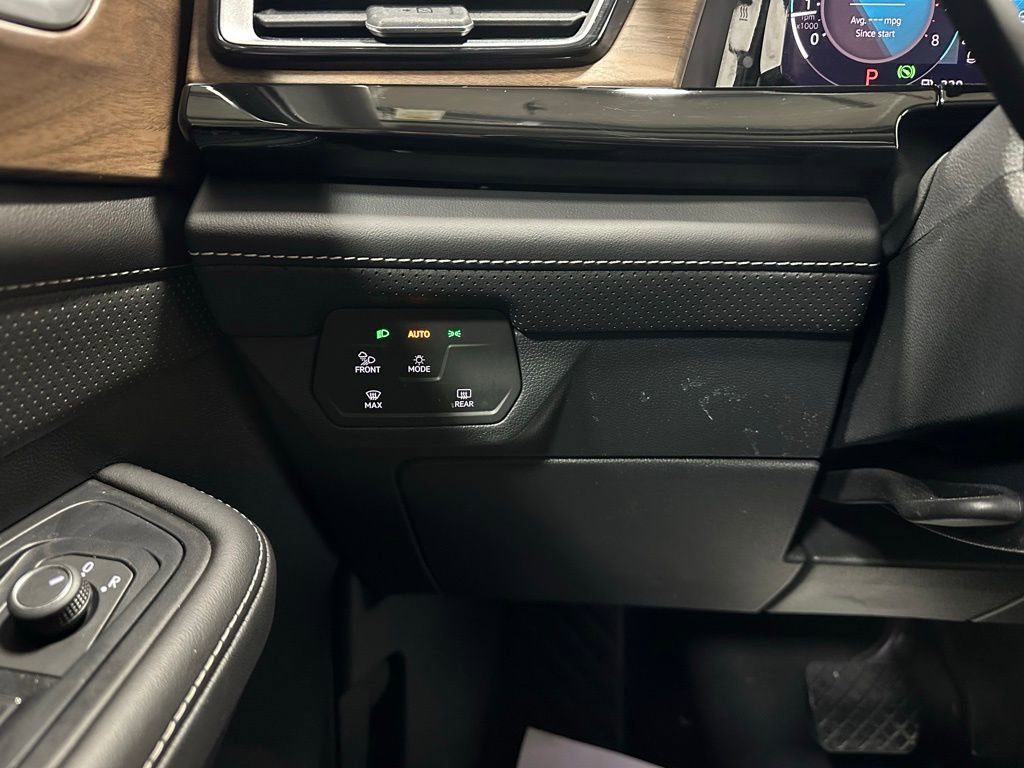 Used 2025 Volkswagen Atlas SE AWD/4WD image 17