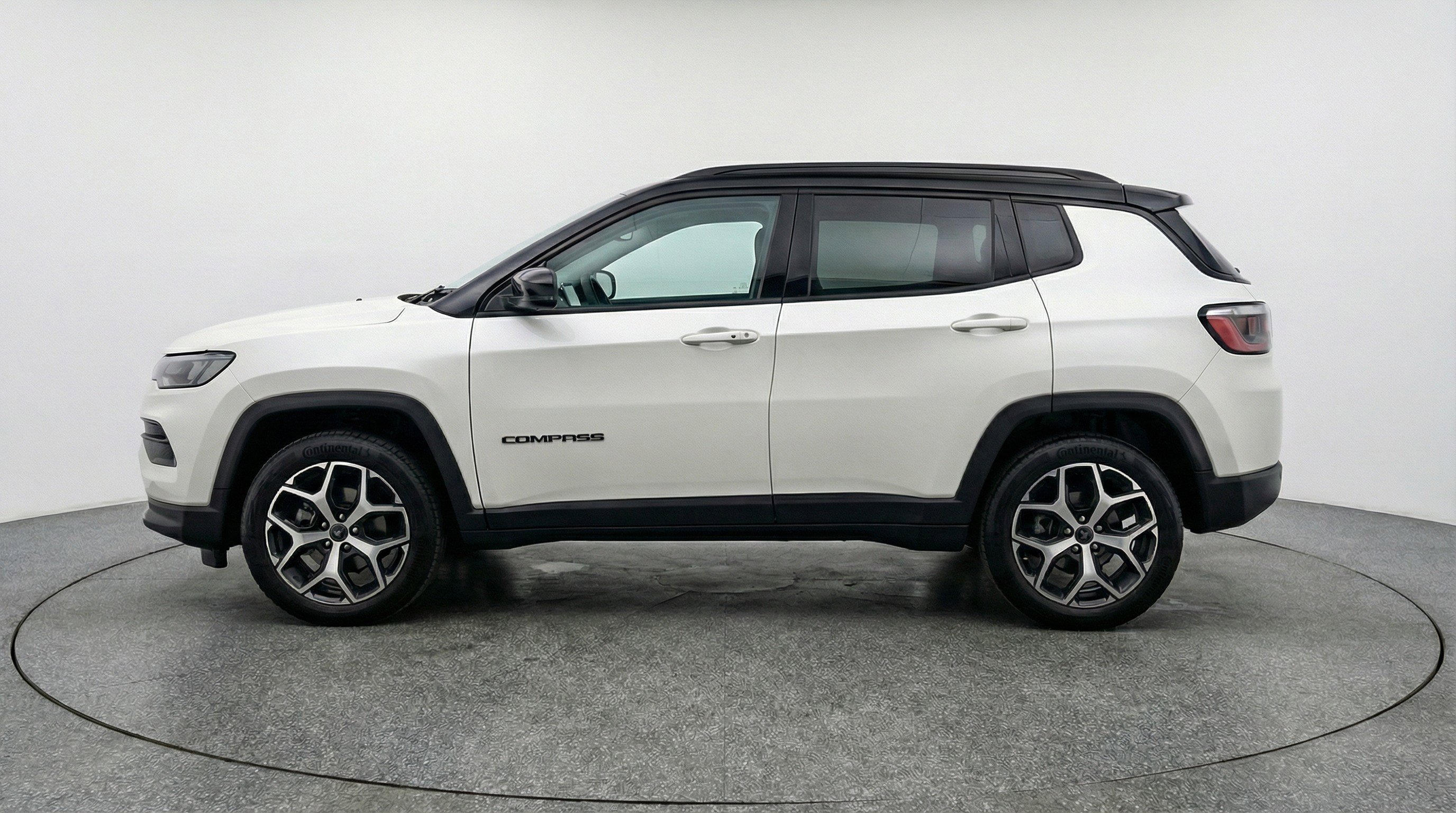 Used 2025 Jeep Compass Limited AWD/4WD image 5