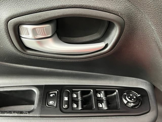 Used 2023 Jeep Renegade Latitude AWD/4WD image 20