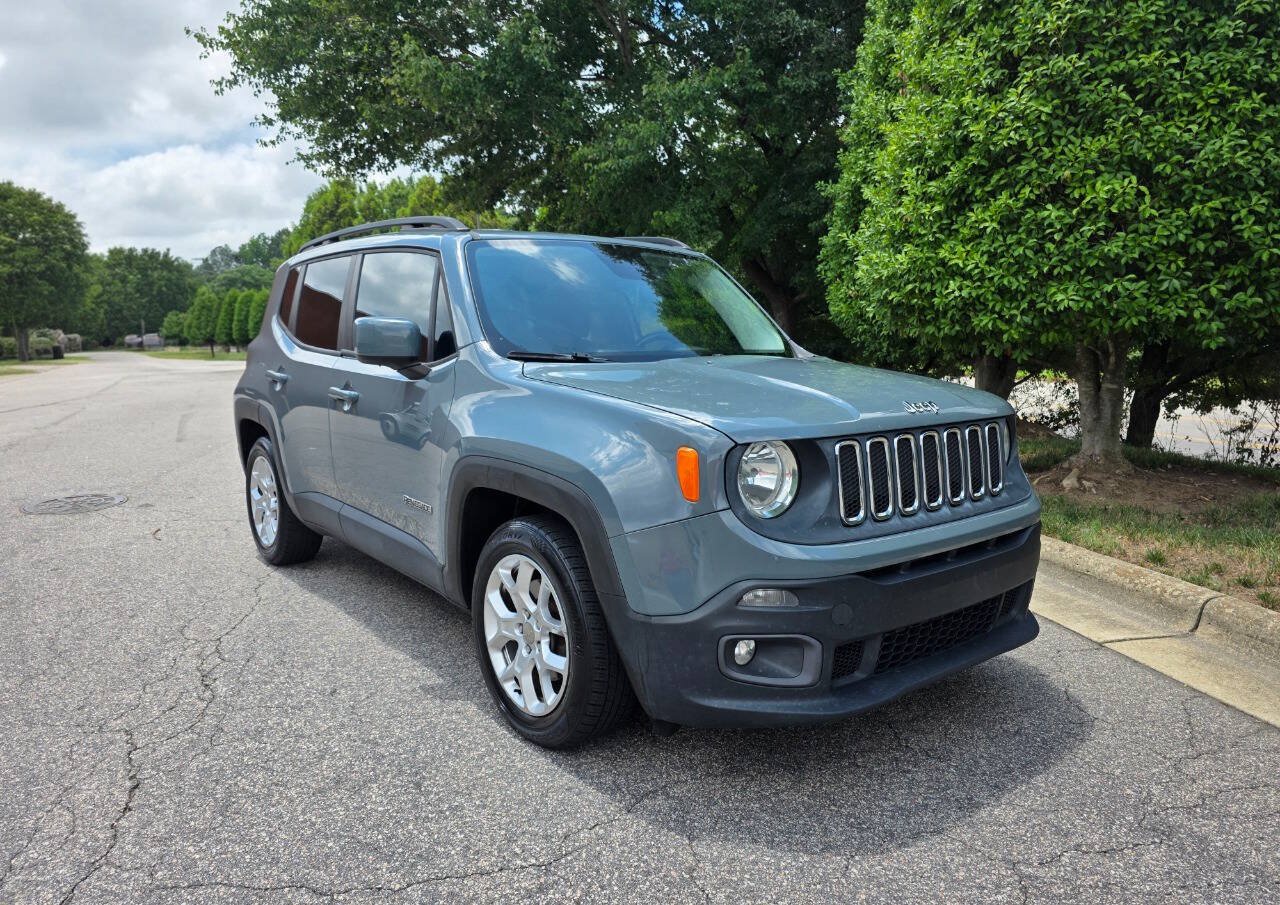 Used 2017 Jeep Renegade Latitude FWD image 7
