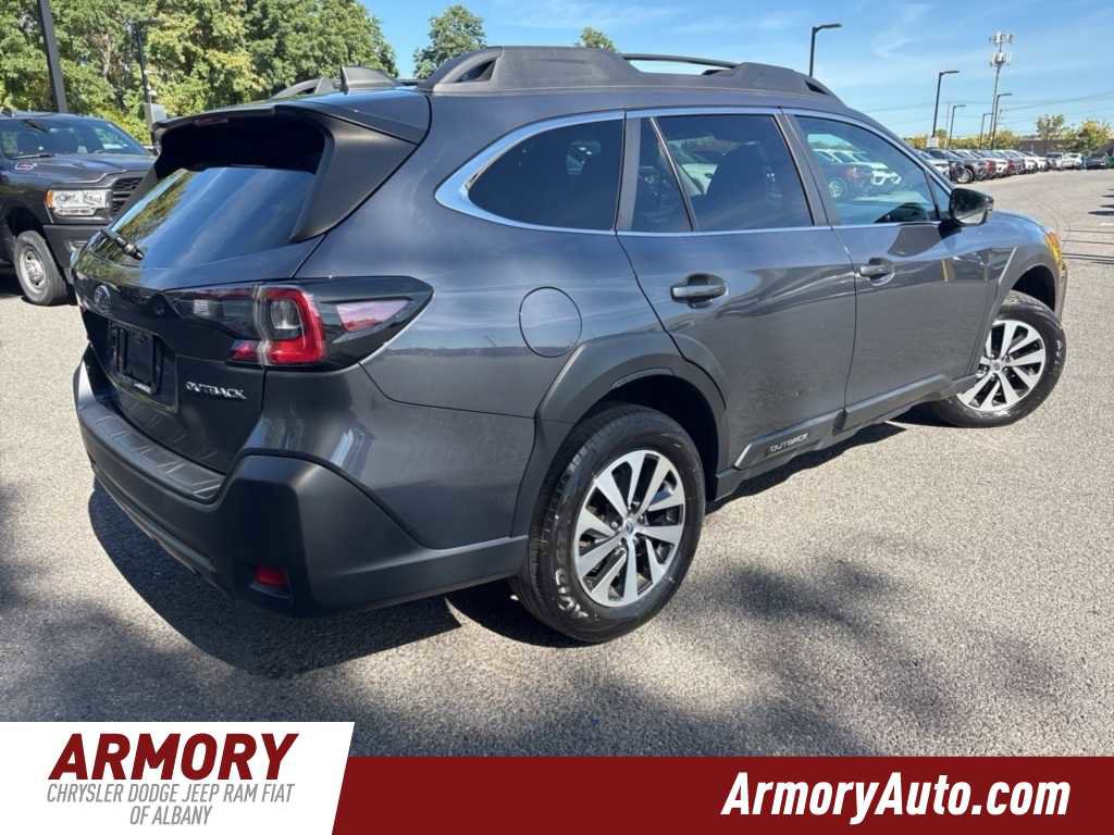Used 2023 Subaru Outback Premium image 4