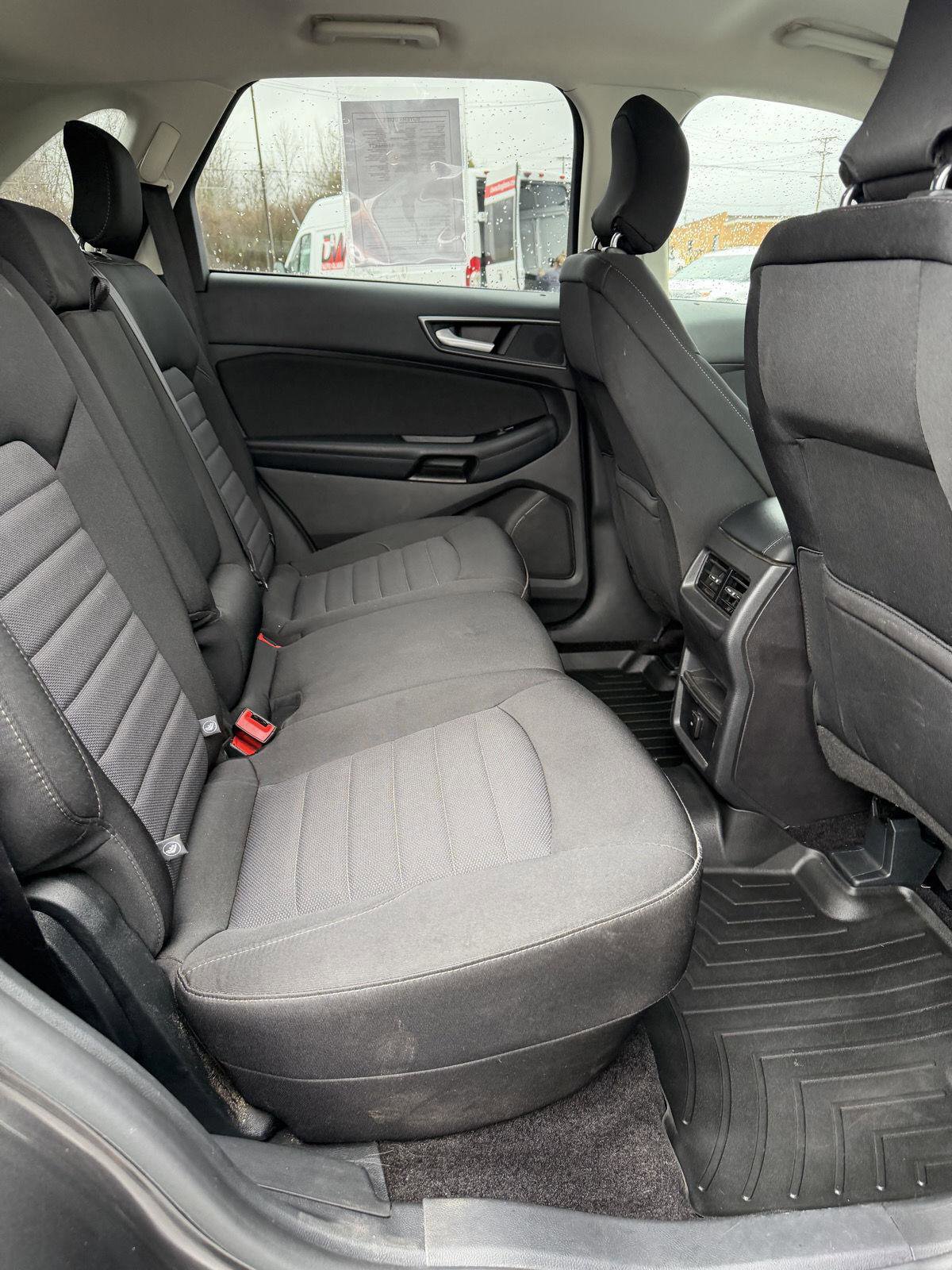 Used 2017 Ford Edge SE image 23