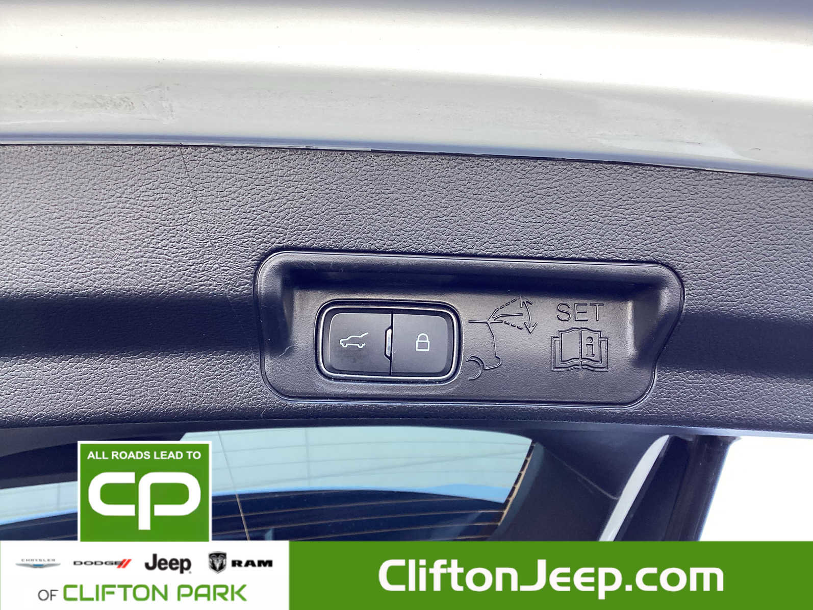 Used 2022 Ford Explorer ST w/ Equipment Group 401A image 7