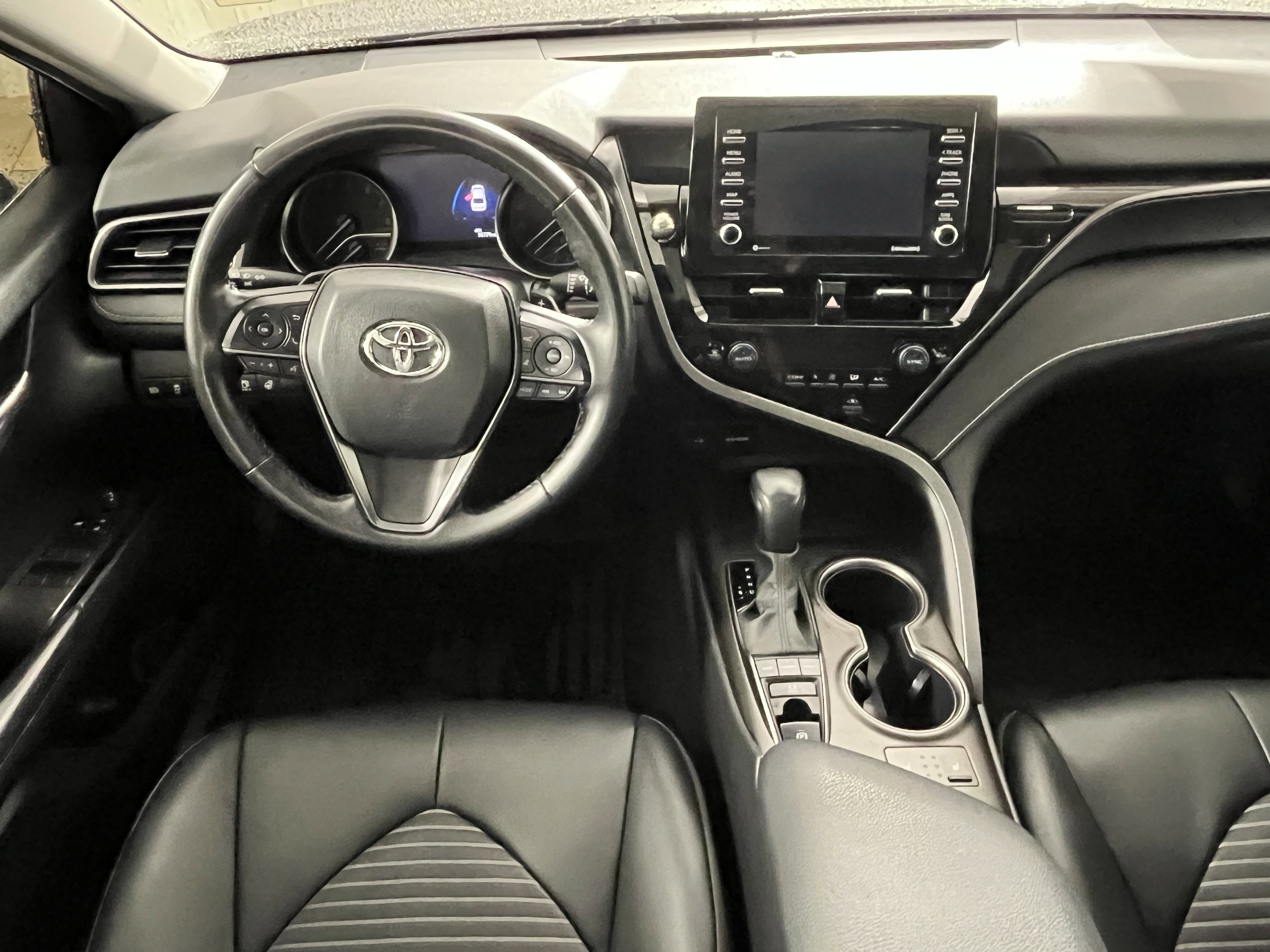 Used 2023 Toyota Camry SE image 11