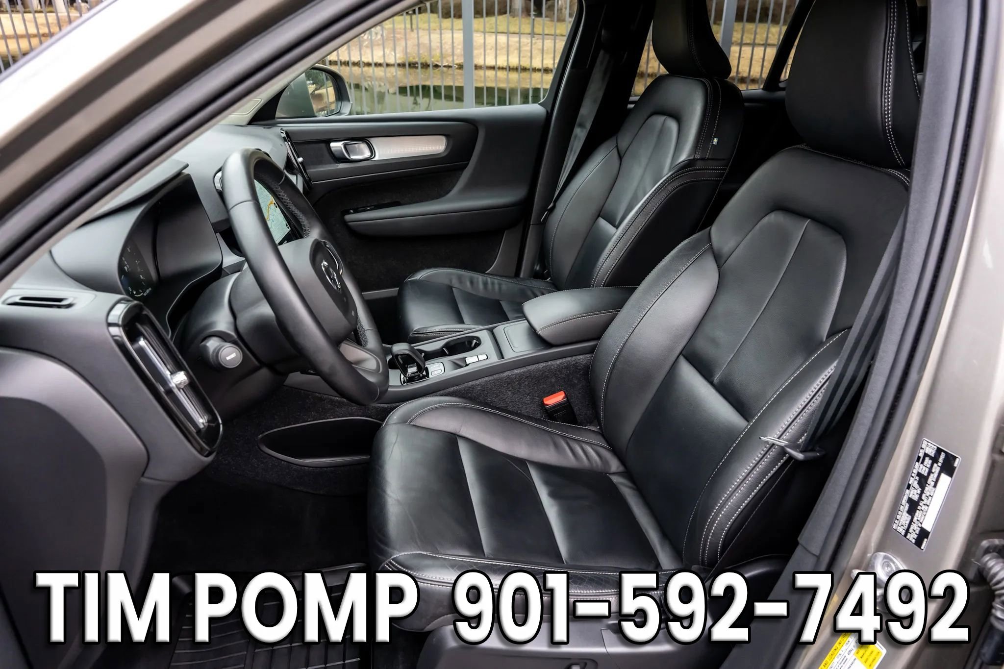 Used 2022 Volvo XC40 T5 Momentum image 11