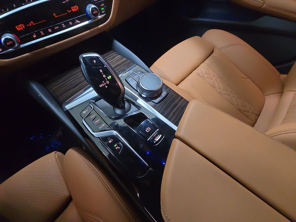 Used 2023 BMW 530e w/ Convenience Package image 25