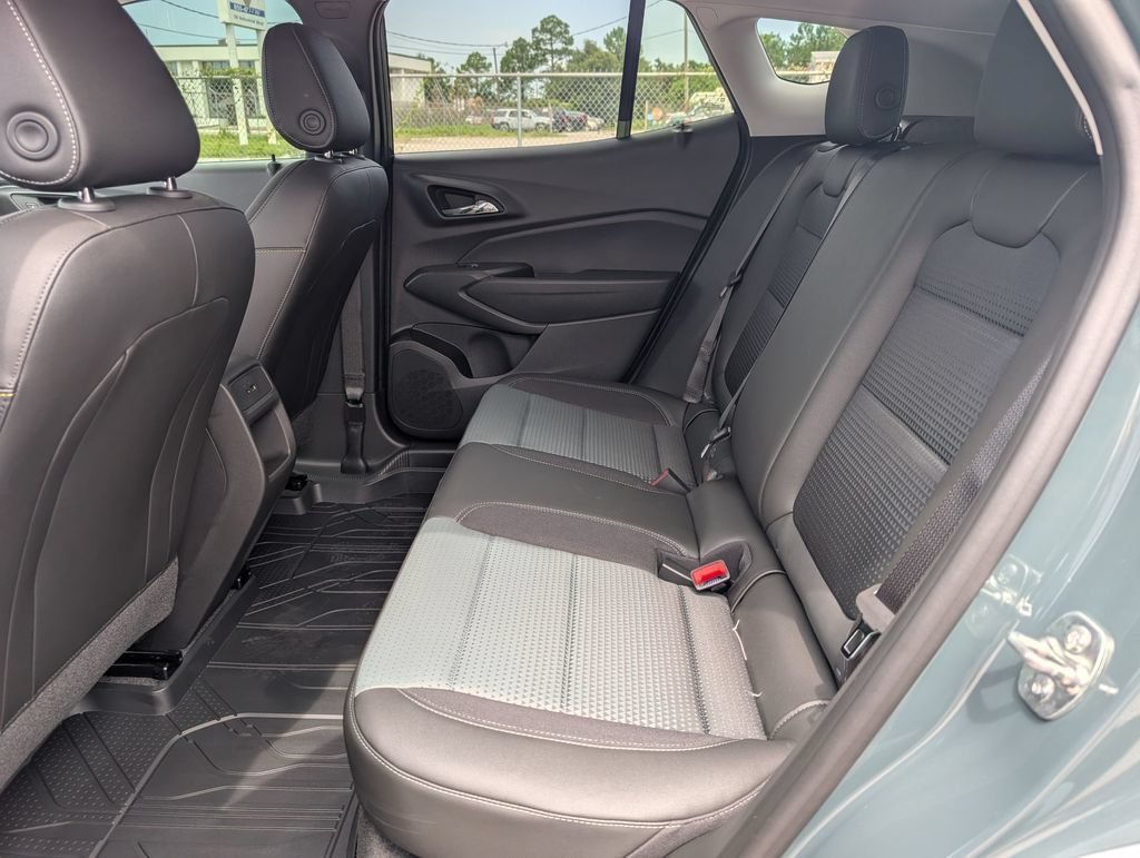 New 2026 Chevrolet Trax LT w/ Sunroof Package FWD image 25