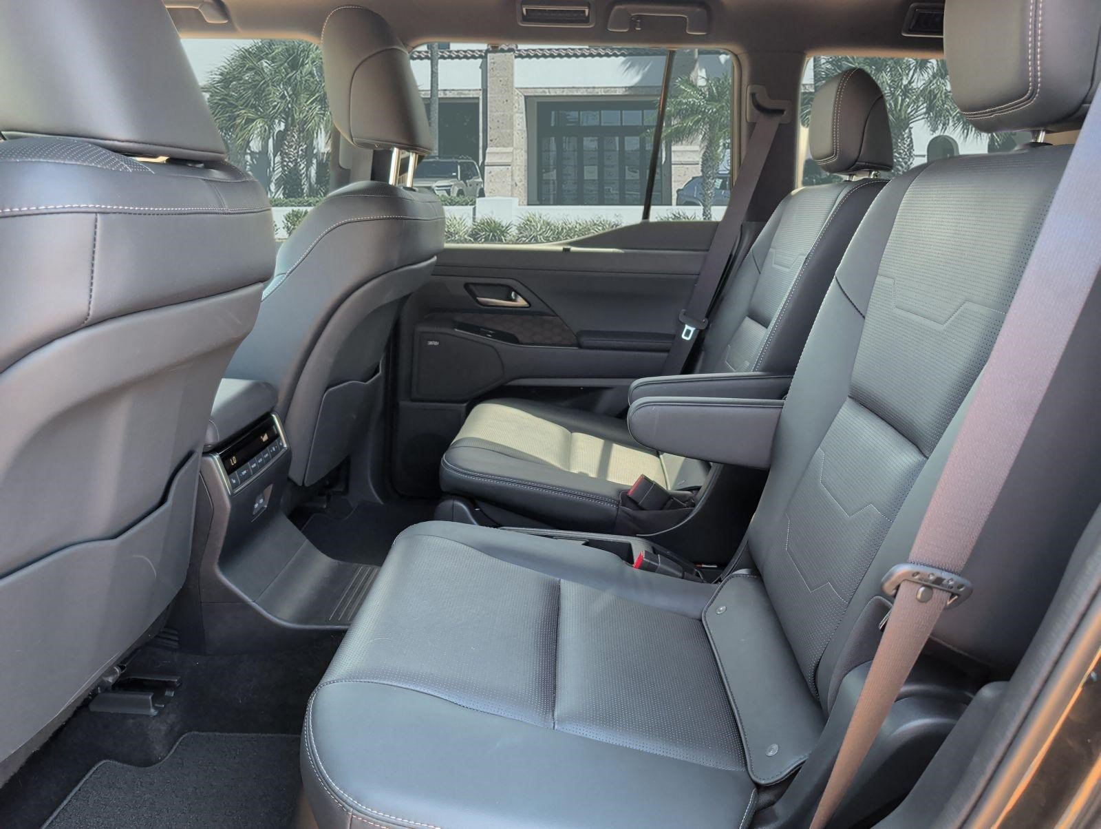 Used 2026 Lexus GX 550 w/ Accessory Package (2T) AWD/4WD image 25