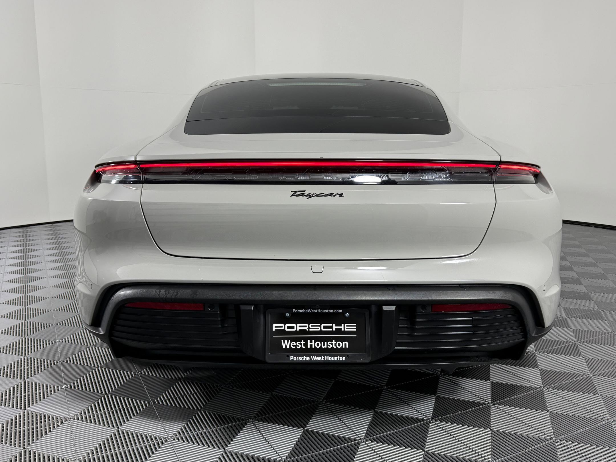 Used 2022 Porsche Taycan image 10