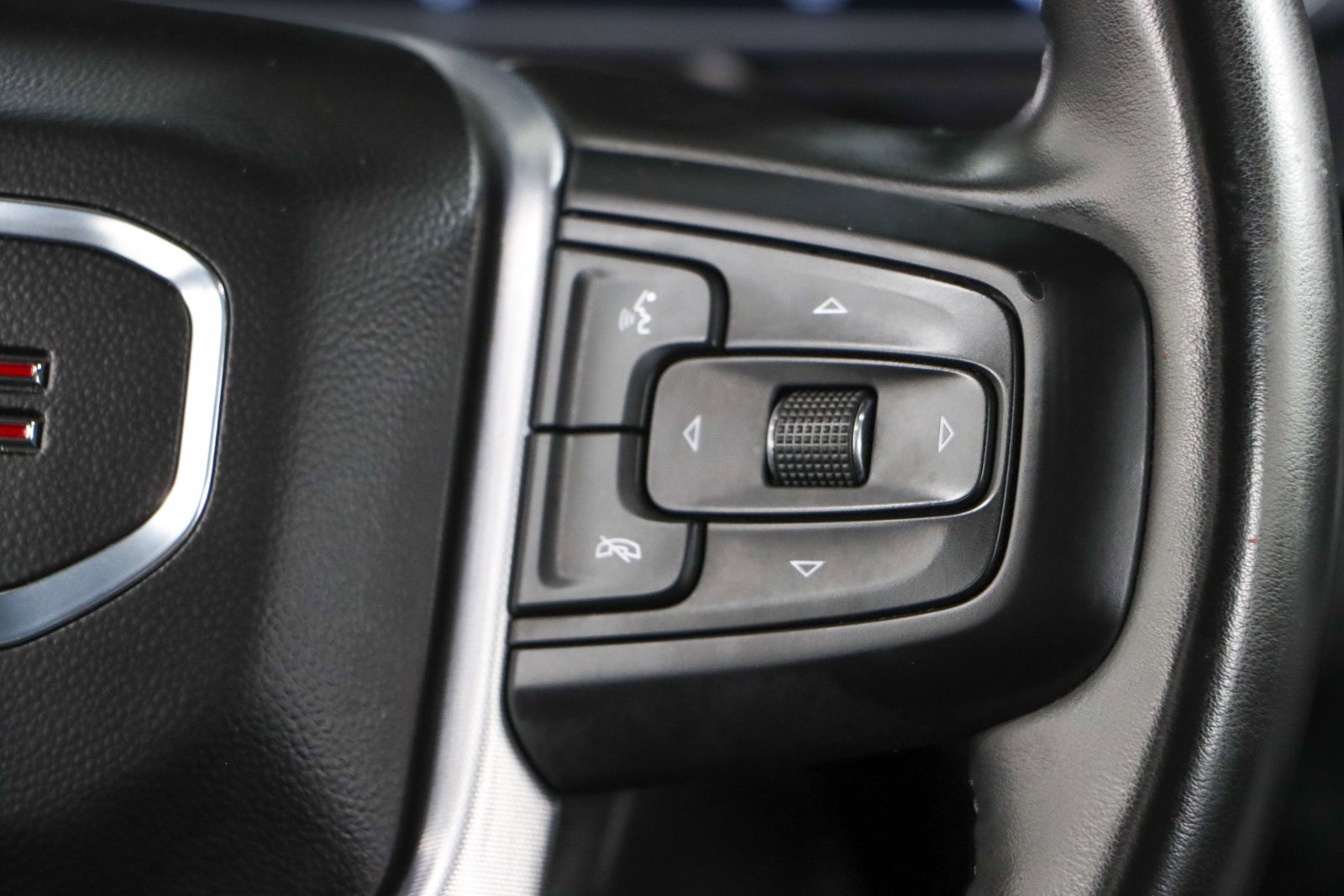 Used 2023 GMC Yukon SLT w/ SLT Luxury Package AWD/4WD image 15
